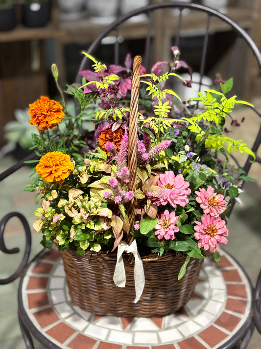 秋色のカゴ寄せ植え